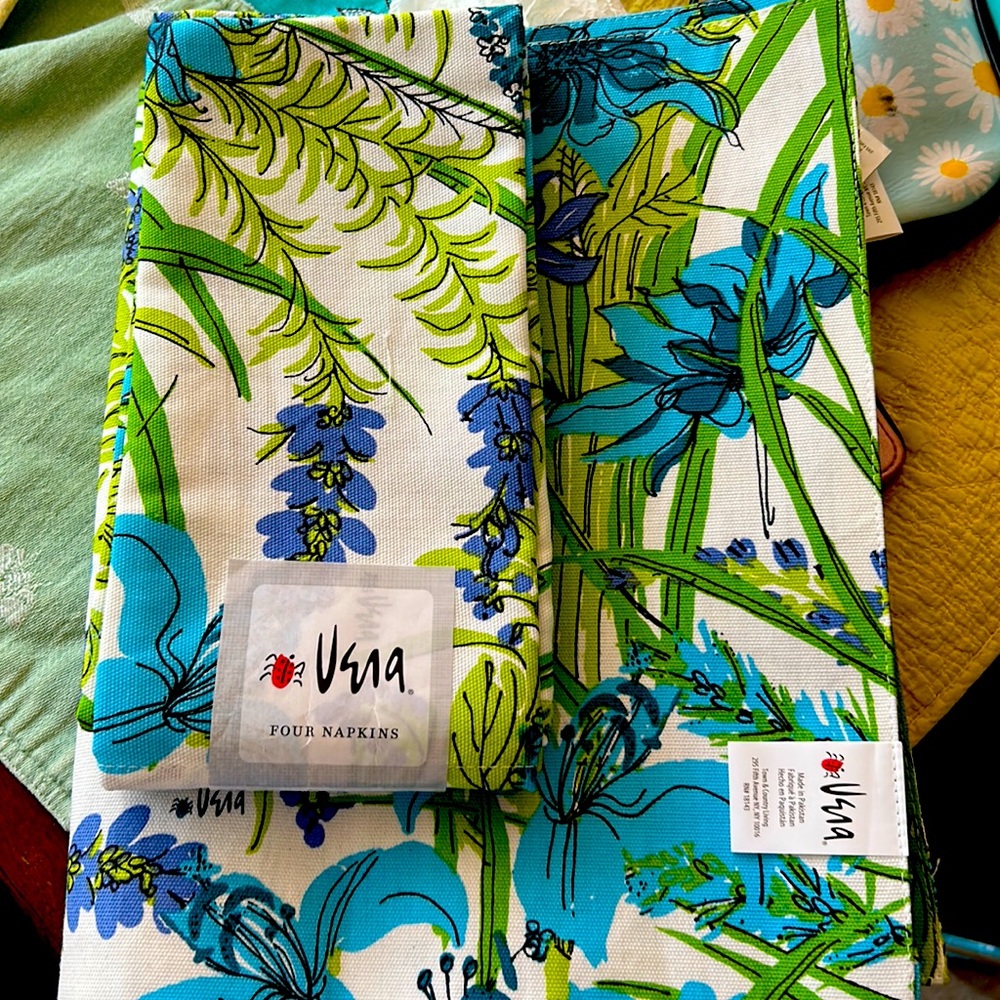 Vera Lillie’s/blue placemats with napkins set.